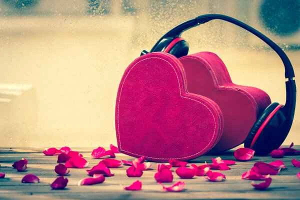 Guys should know these signs that a girl is jealous!