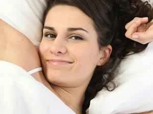 What are the characteristics of an attractive woman in a man's eyes?