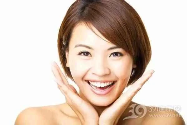 Girls who smile a lot are more likely to find love.