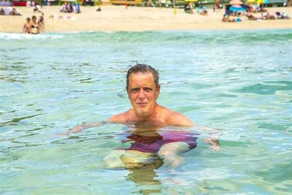 Zhao Jing won gold at the World Championships while on her period; swimming during menstruation is not recommended for ordinary women.