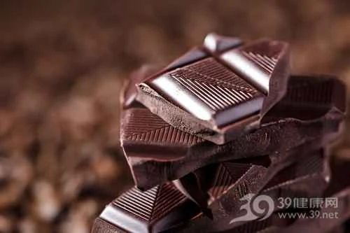 I'm experiencing intense anger during my period! Can eating chocolate help relieve it?