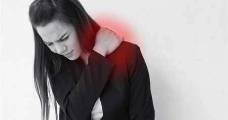 Boyfriend jumps into river to save ex-girlfriend? Here are 3 tips to help him forget his ex.